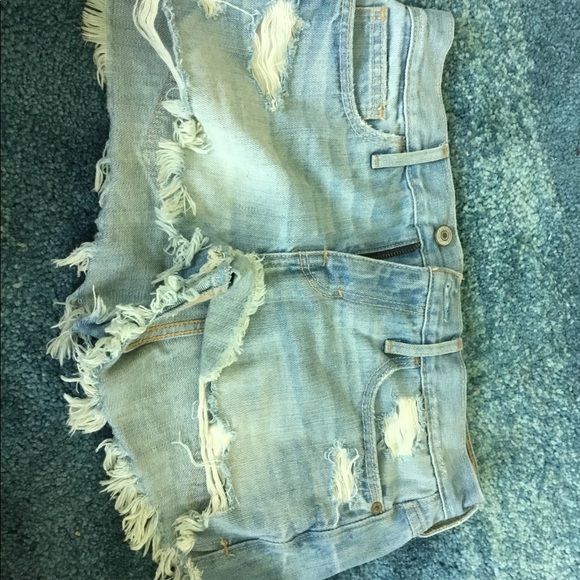 Light denim high rise distressed frayed shorts - Picture 2 of 3